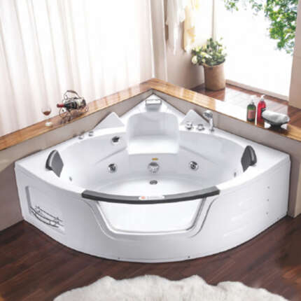 جاكوزي زاوية مع بنل من SILVER