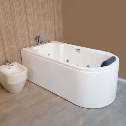 جاكوزي مع بنل مستطيل من CRW